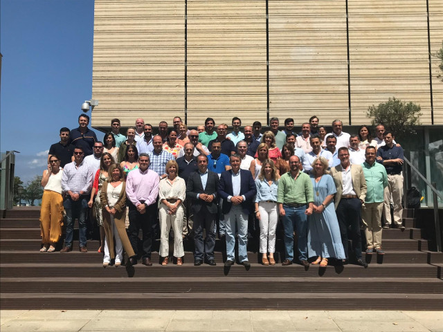 Antonio Sanz con representantes del PP de cádiz