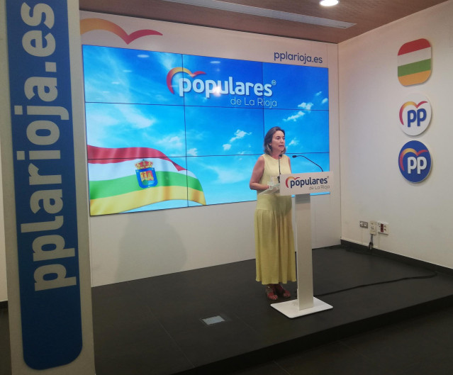 La diputada nacional del PP por La Rioja Cuca Gamarra, en rueda de prensa en la sede del partido
