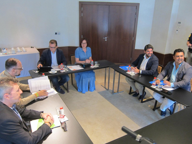 Imagen de la reunión para tratar de desbloquear la gobernabilidad en la Región