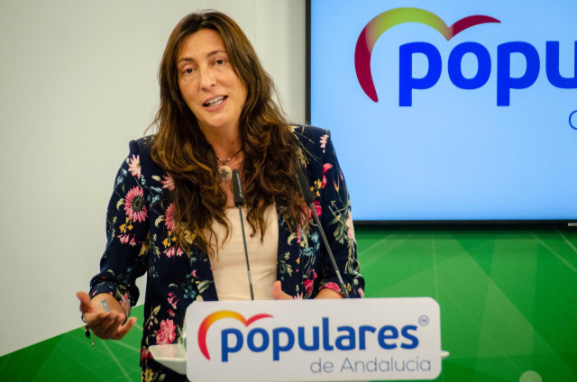 Foto de archivo de la secretaria general del PP-A, Loles López, en rueda de prensa