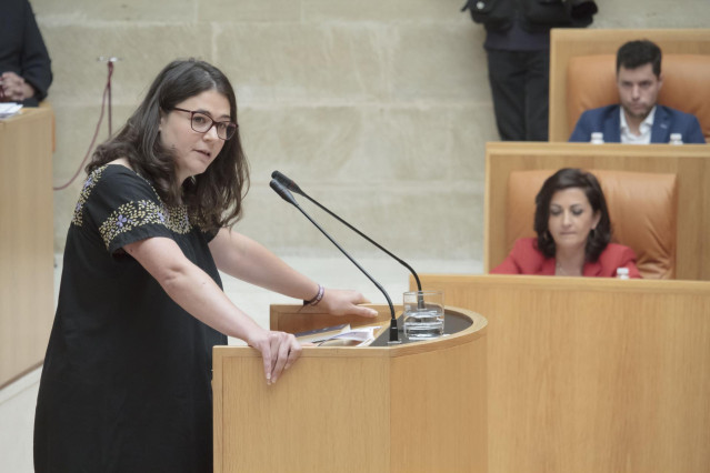 La diputada de Podemos en La Rioja, Raquel Romero, interviene en la segunda sesión del pleno de investidura para la elección de la Presidencia del Gobierno regional.