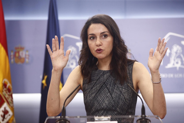 La portavoz de Ciudadanos en el Congreso de los Diputados, Inés Arrimadas, ofrece declaraciones a los medios de comunicación.