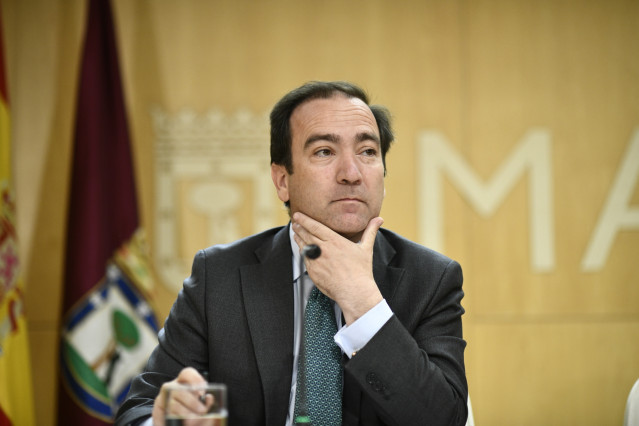 El delegado de Medio Ambiente y Movilidad de Madrid, Borja Carabante, durante una reunión de la Junta de Gobierno de la ciudad de Madrid en el Ayuntamiento de la capital.