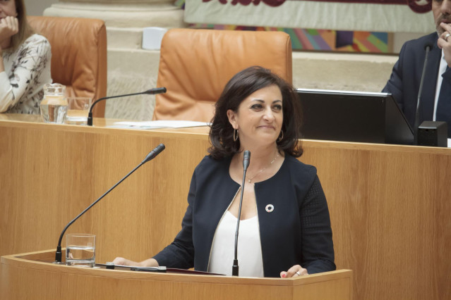 La candidata socialista a la presidencia de La Rioja, Concha Andreu, en el Parlamento de La Rioja, durante la primera sesión del pleno de investidura para la elección de la presidenta del Gobierno regional.