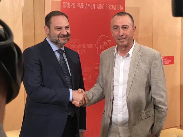 Reunión de José Luis Ábalos y Joan Baldoví en el Congreso