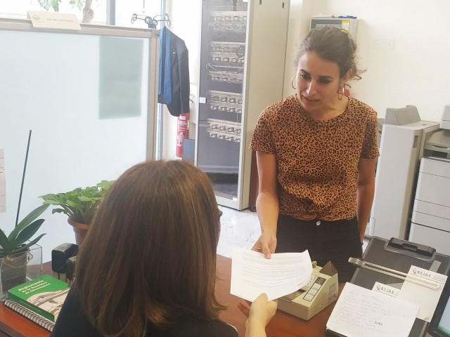 La portavoz de Unidas por Extremadura, irene De Miguel en el registro de la Asamblea de Extremadura