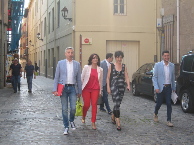 Concha Andreu a su llegada al Parlamento de La Rioja