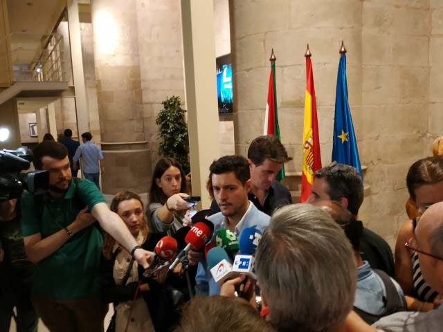 Raúl Díaz comparece ante los medios de comunicación tras el segundo intento fallido de investidura de Concha Andreu como presidenta de La Rioja.
