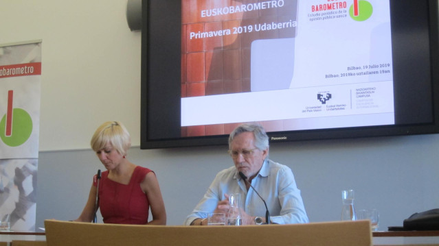 Presentación del Euskobarómetro a cargo de Francisco J.Llera y Nerea San Martín
