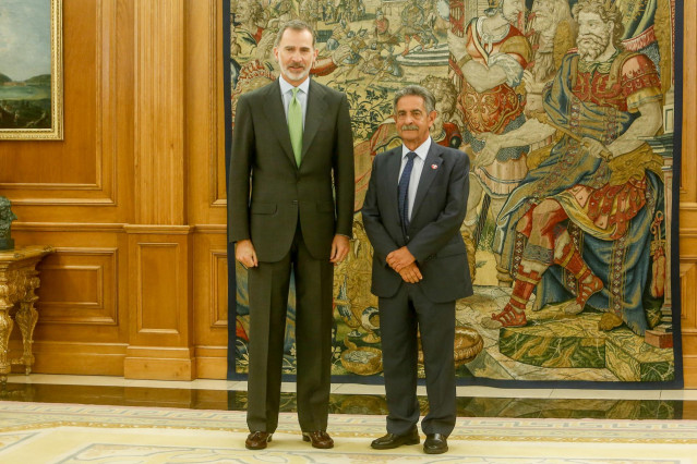 El Rey Felipe VI recibe en el Palacio de la Zarzuela al presidente de Cantabria, Miguel Ángel Revilla.