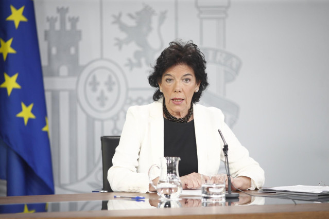 La ministra Portavoz, y de Educación y Formación Profesional en funciones, Isabel Celaá, comparece ante los medios de comunicación tras la reunión del Consejo de Ministros en Moncloa.