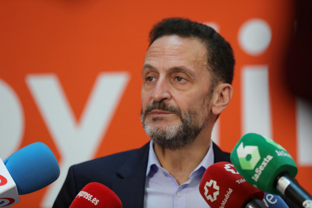 El diputado y portavoz adjunto de Ciudadanos en el Congreso, Edmundo Bal, responde a los medios en la Sede Nacional d Ciudadanos ubicada en la Calle Alcalá de Madrid.