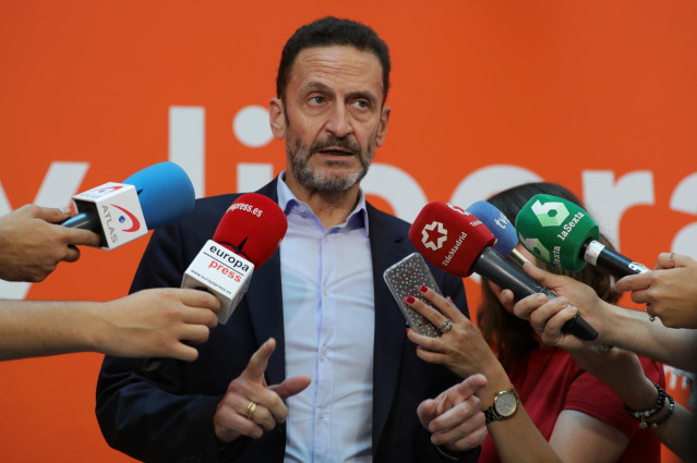 El diputado y portavoz adjunto de Ciudadanos en el Congreso, Edmundo Bal, responde a los medios en la Sede Nacional d Ciudadanos ubicada en la Calle Alcalá de Madrid.
