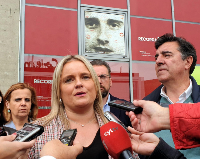 Mari Mar Blanco atiende a los medios en Salamanca (archivo)
