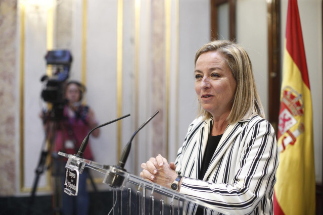 La portavoz de Coalición Canaria en el Congreso, Ana Oramas, valora la intervención del presidente del Gobierno en funciones y candidato socialista a la reelección tras su discurso en la primera sesión del debate de investidura a la Presidencia del Gobier