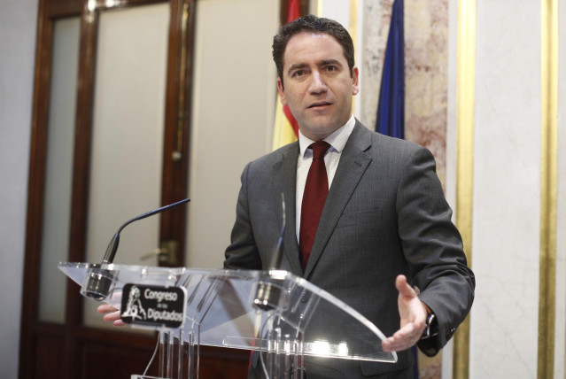 El secretario general del PP, Teodoro García Egea, valora la intervención del presidente del Gobierno en funciones y candidato socialista a la reelección tras su discurso en la primera sesión del debate de investidura a la Presidencia del Gobierno.