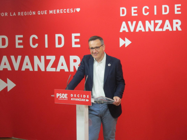 El secretario general del PSRM-PSOE y portavoz del Grupo Parlamentario Socialista, Diego Conesa