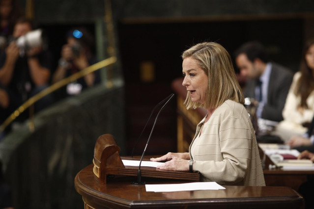 La portavoz de Coalición Canaria en el Congreso, Ana Oramas,  interviene en la segunda sesión del debate de investidura del candidato socialista a la Presidencia del Gobierno.