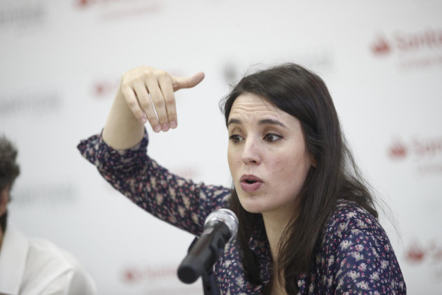 La portavoz de Unidas Podemos en el Congreso de los Diputados, Irene Montero, en un momento de su disertación sobre 'Republicanismo y feminismo' en los Cursos de Verano de El Escorial.