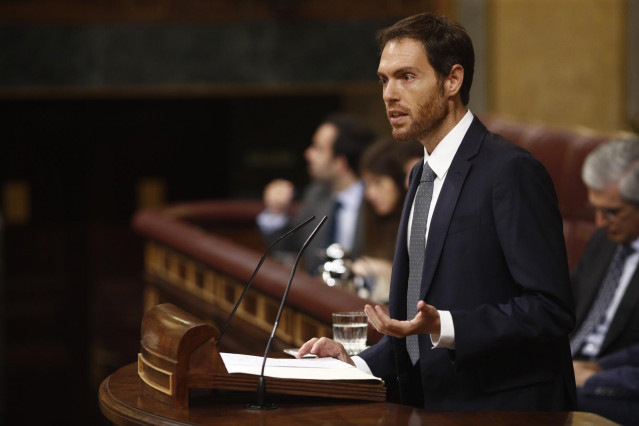 El portavoz de Navarra Suma en el Congreso de los Diputados, Sergio Sayas, interviene en la segunda sesión del debate de investidura del candidato socialista a la Presidencia del Gobierno.