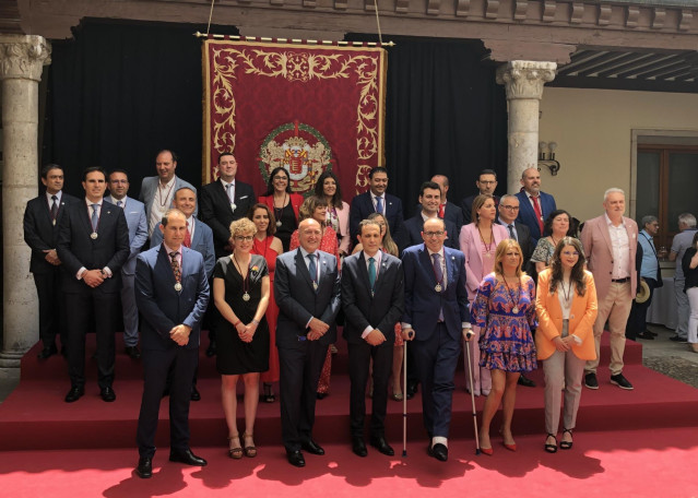Foto de familia de la Corporación provincial.