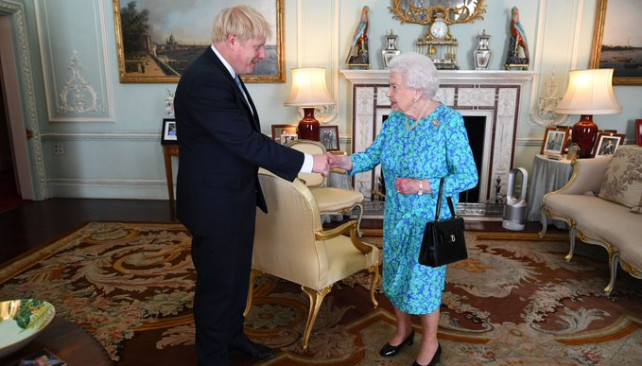 La Reina Isabel II recibe a Boris Johnson