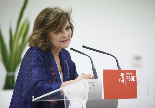 La vicepresidenta del Gobierno en funciones, Carmen Calvo, interviene en el acto en contra de la gestación subrogada '#NoSomosHornos' organizada por el PSOE-M en Alcorcón, Madrid.