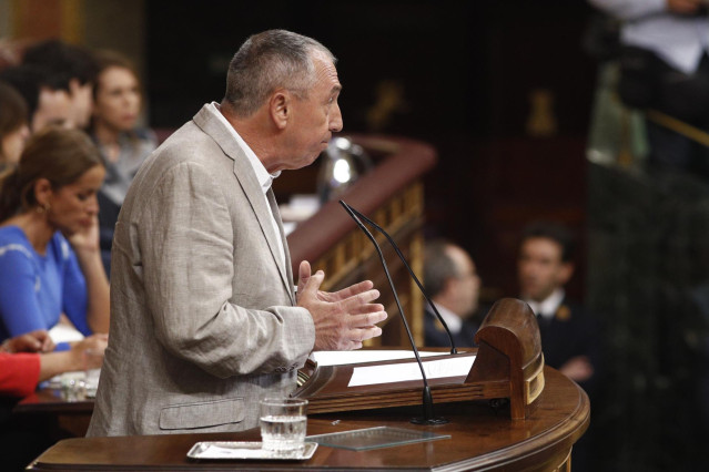 El portavoz de Compromís en el Congreso de los Diputados, Joan Baldoví, durante su discurso previo a la segunda votación para la investidura del candidato socialista a la Presidencia del Gobierno.