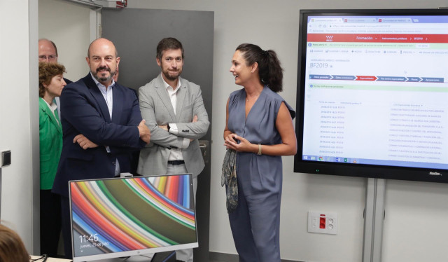 El presidente de la Comunidad de Madrid en funciones, Pedro Rollán, en la presentación del Bono Formación en Usera.