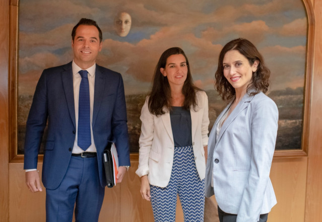 Los líderes de Cs y Vox en la Comunidad de Madrid, Ignacio Aguado y Rocío Monasterio, respectivamente, junto a la candidata del PP a la Presidencia de la Comunidad de Madrid, Isabel Díaz Ayuso.