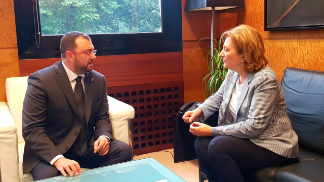 Adrián Barbón y Delia Losa.