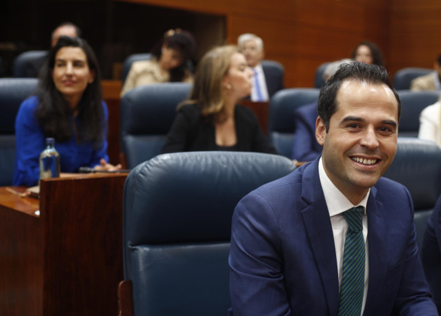 El candidato de Ciudadanos a la presidencia de la Comunidad de Madrid, Ignacio Aguado, durante el pleno de la Asamblea para elegir a los senadores de designación autonómica.