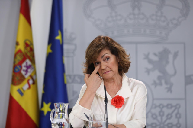 La vicepresidenta del Gobierno en funciones, Carmen Calvo, comparece ante los medios de comunicación tras la reunión del Consejo de Ministros en Moncloa, celebrada un día después a la segunda votación fallida a la investidura del candidato socialista a la