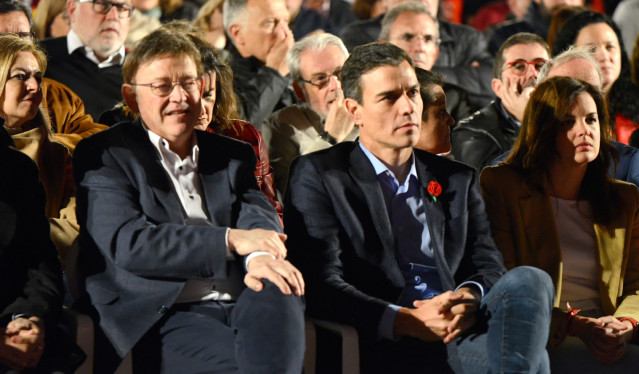 Pedro Sánchez y Ximo Puig en el acto de cierre de campaña del PSOE en Valencia
