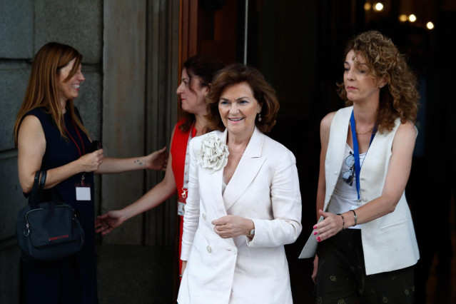 La vicepresidenta del Gobierno en funciones, Carmen Calvo, a su llegada a la segunda seunda sesión del debate de investidura del candidato socialista a la Presidencia del Gobierno, Pedro Sánchez.