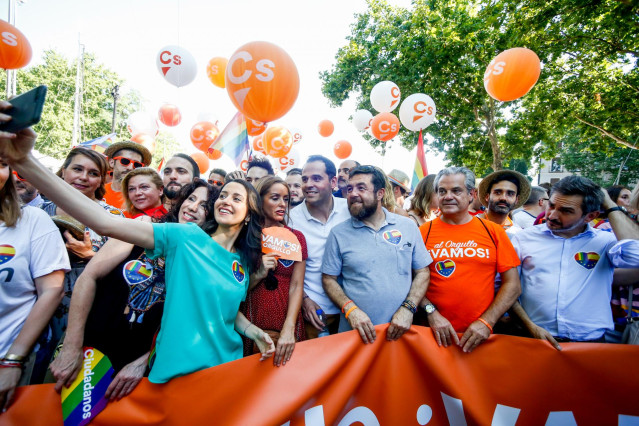 Ignacio Aguado, Inés Arrimadas y otros miembros de Ciudadanos en la manifestación estatal del Orgullo LGTBI en Madrid, desde Atocha hasta Colón