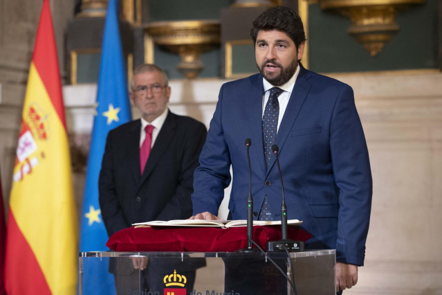 Fernando López Miras toma posesión de su cargo como presidente de la Comunidad