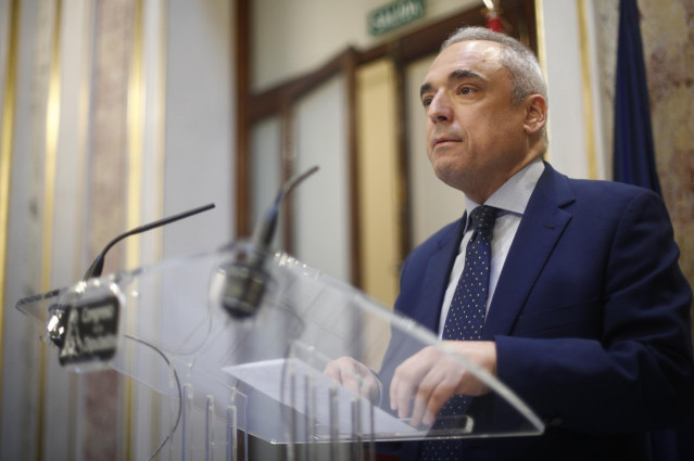 El secretario general del Grupo Socialista en el Congreso de los Diputados, Rafael Simancas, en rueda de prensa tras la segunda votación para la investidura del candidato socialista a la Presidencia del Gobierno, la cual ha resultado fallida.