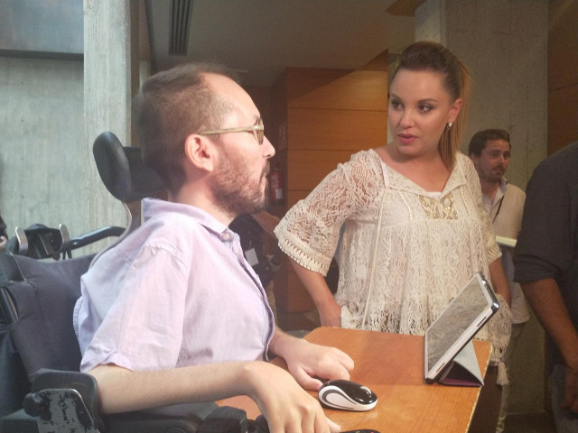 Pablo Echenique, junto a la diputada autonómica de Podemos Maru Díaz.