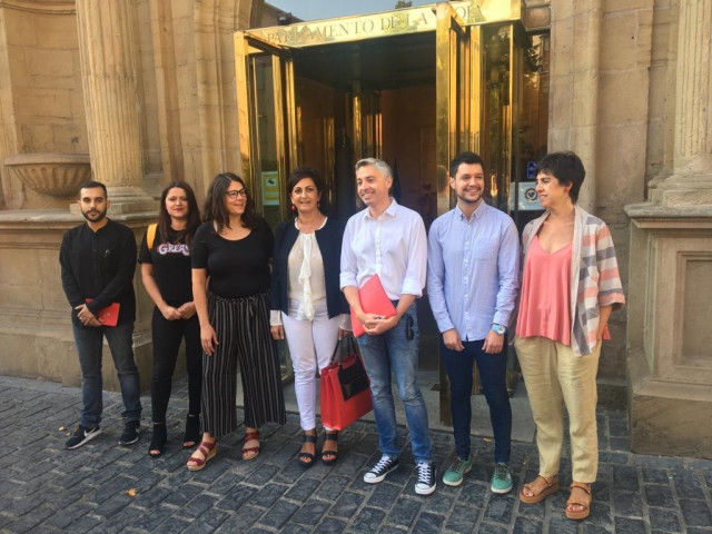 Los equipos negociadores de PSOE y de Podemos se reúnen para abordar la investidura de Andreu