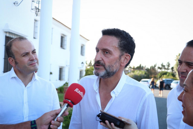 El portavoz adjunto de Cs en el Congreso, Edmundo Bal, atiende a los medios en Lepe (Huelva)
