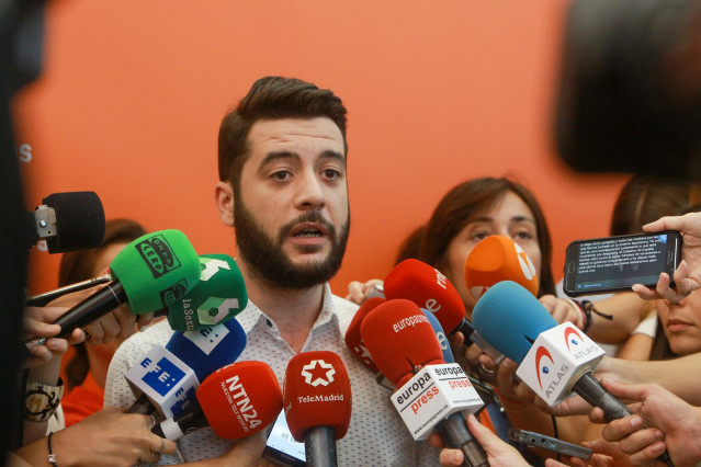 El secretario de Organización de Ciudadanos Madrid, César Zafra, atiende a los medios de comunicación para valorar la actualidad política en la sede nacional de Cs.