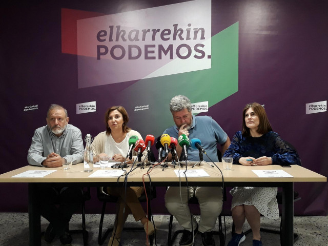 Los diputados de Elkarrekin Podemos Roberto Uriarte, Pilar Garrido, Juan López de Uralde y Miren Gorrotxategi