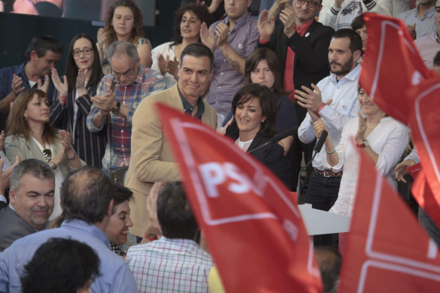 Pedro Sánchez y Concha Andreu en un acto del PSOE en Logroño