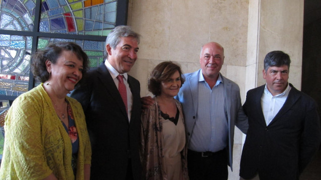 Carmen Calvo con Lucrecio Fernández, Rafaela Valenzuela, Antonio Ruiz y Rafael Llamas