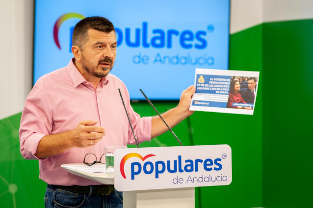 El vicesecretario general del PP-A, Toni Martín, en rueda de prensa