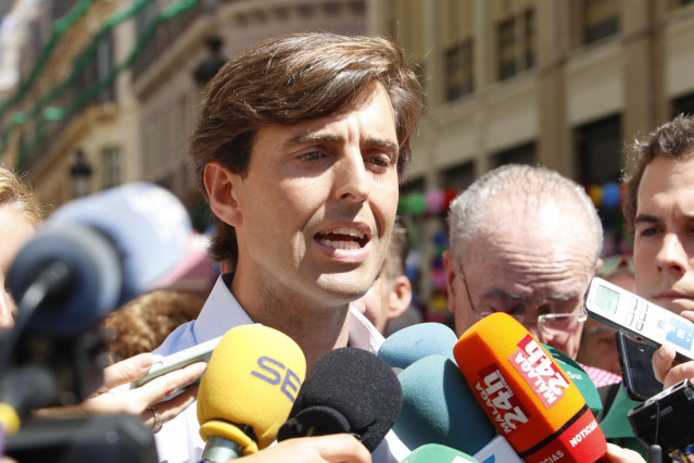 El vicesecretario de Comunicación del PP, Pablo Montesinos, atienden a los medios de comunicación.