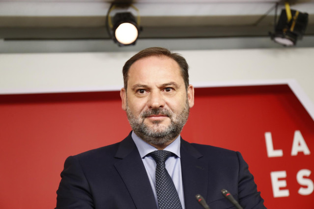 Rueda de prensa del ministro de Fomento en funciones, José Luis Ábalos,  tras la reunión de la Comisión Ejecutiva del PSOE