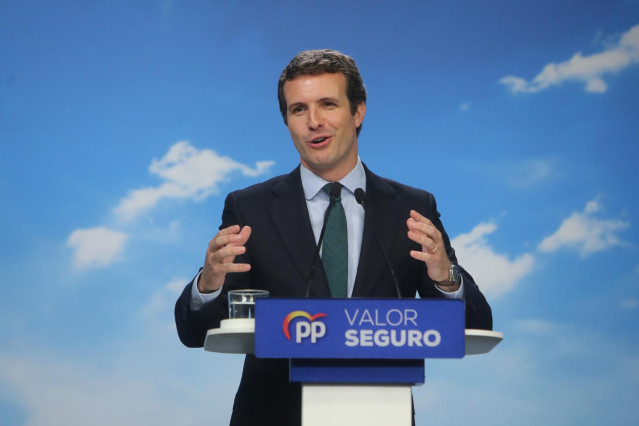 El presidente del Partido Popular, Pablo Casado, ofrece declaraciones a los medios de comunicación.