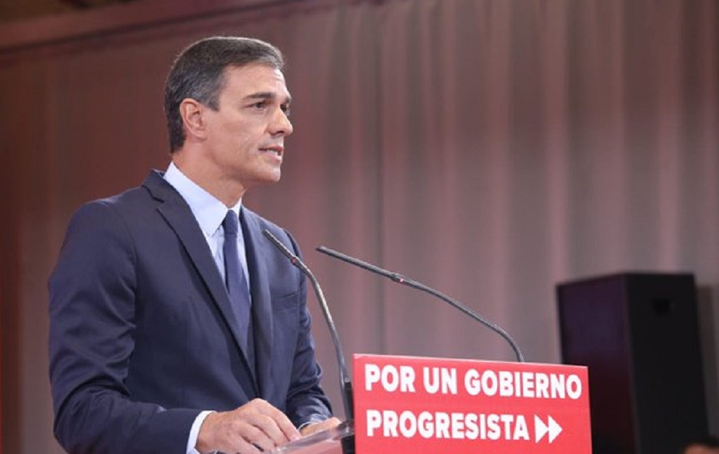 Pedro Sánchez presenta las 370 medidas que ofrece a Podemos